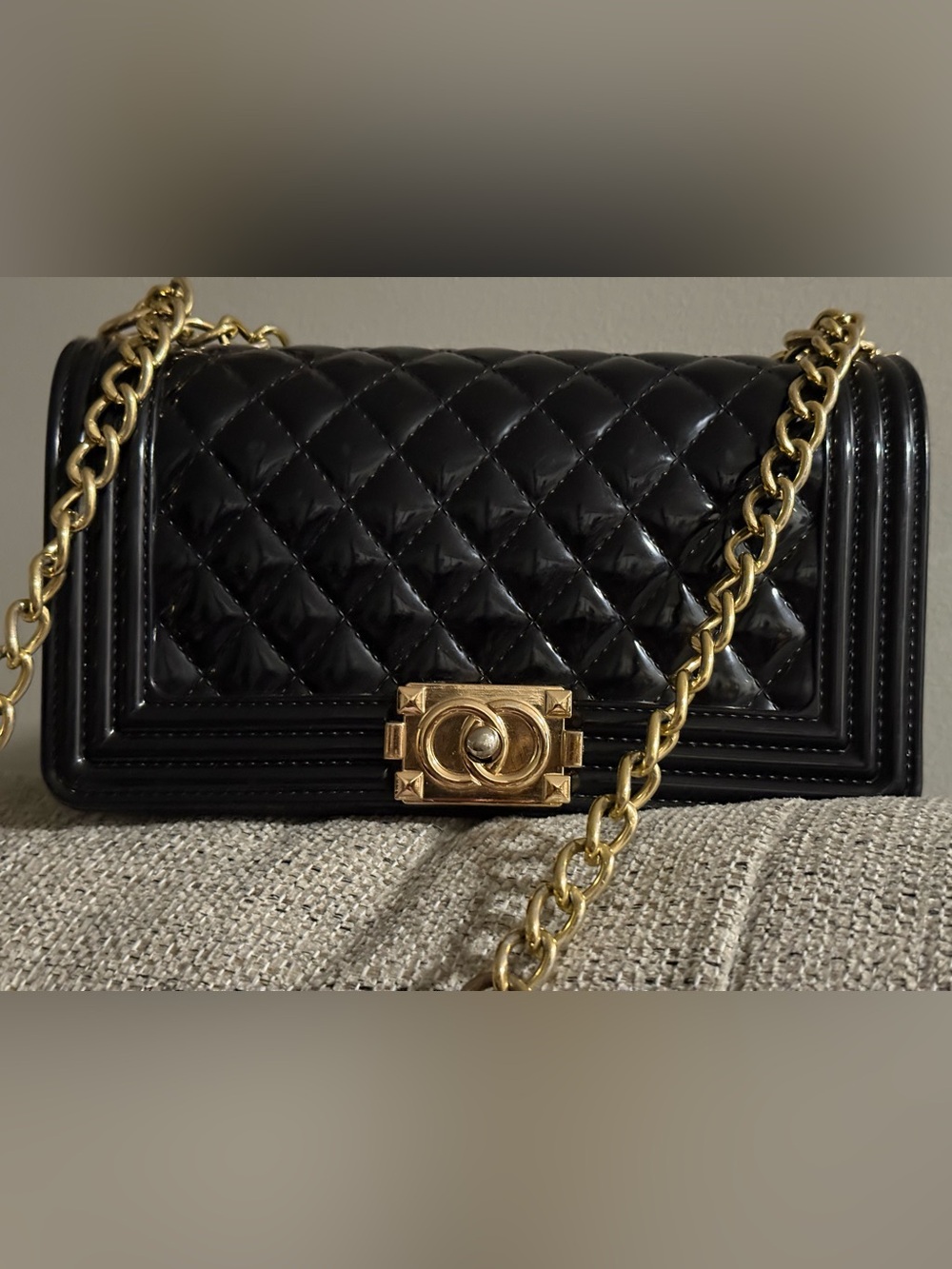 🌻NEW🌻Black Quilted Patent Shoulder Bag with Gold Chain
